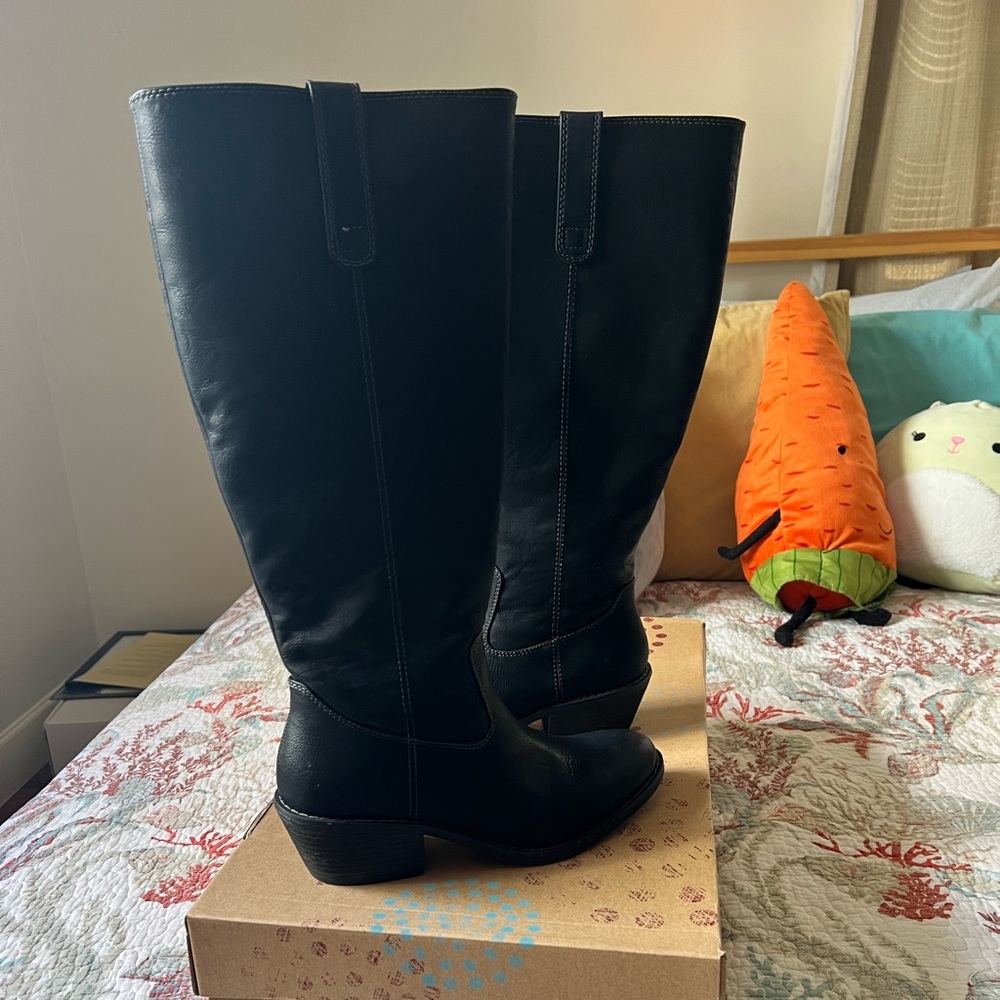 Euro soft Althia black knee high boots